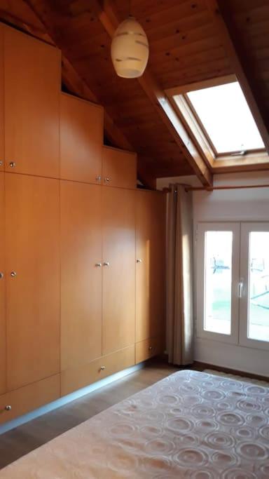 A bed or beds in a room at Roof-Garden Apartment