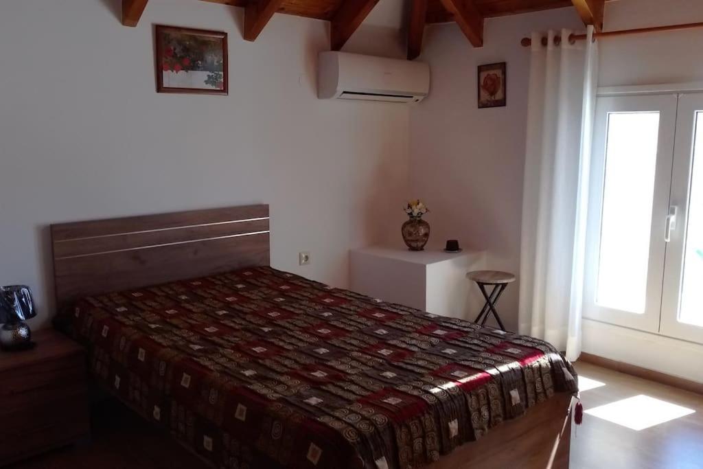 A bed or beds in a room at Roof-Garden Apartment