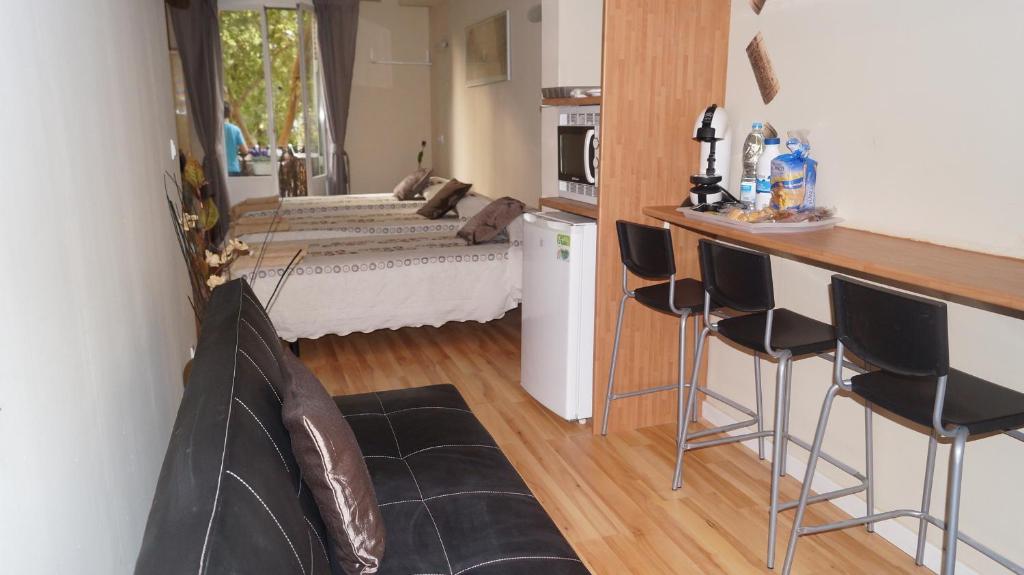 رزرو هتل و هاستل، Good-Home Paseo de Gracia, آژانس هواپیمایی آسمان سپید