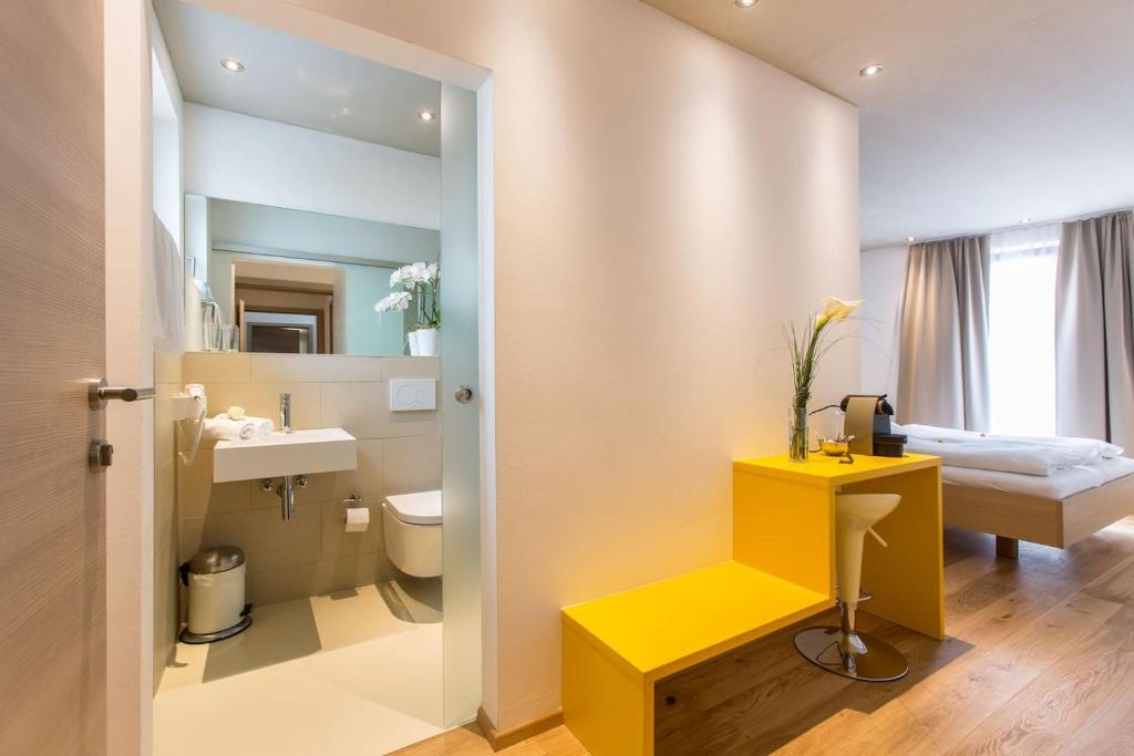 Room 4 & 5 Apartments - Chambre Double Avec Balcon Au Rez-de-chaussée