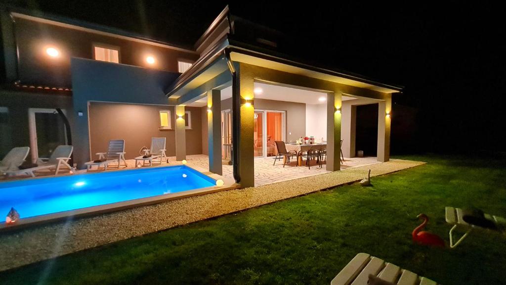 Πισίνα στο ή κοντά στο Villa Robert Kastelir