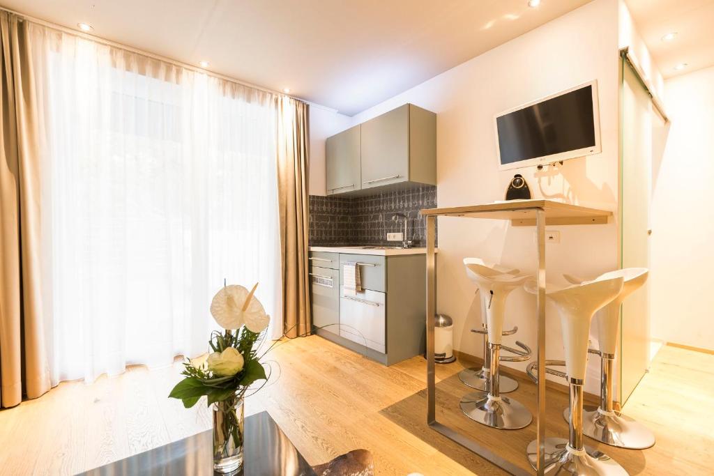 Room 4 & 5 Apartments - Appartement De Luxe Avec Chambre Séparée, Terrasse, Accès Direct à La Piscine