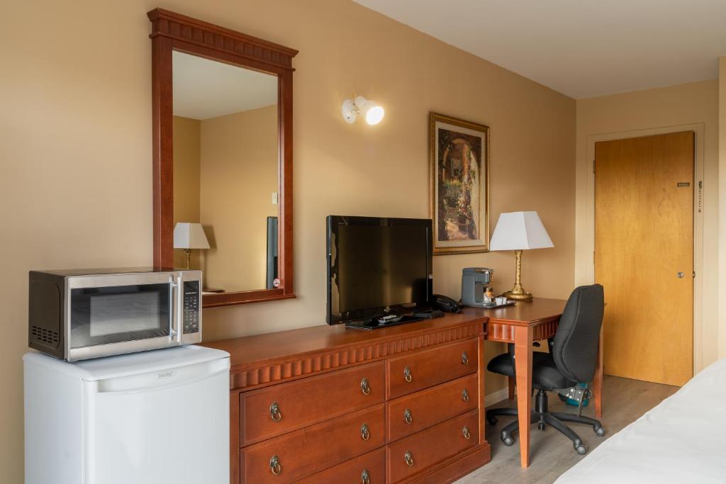 Kuchyň nebo kuchyňský kout v ubytování Hôtel Motel La Vigie