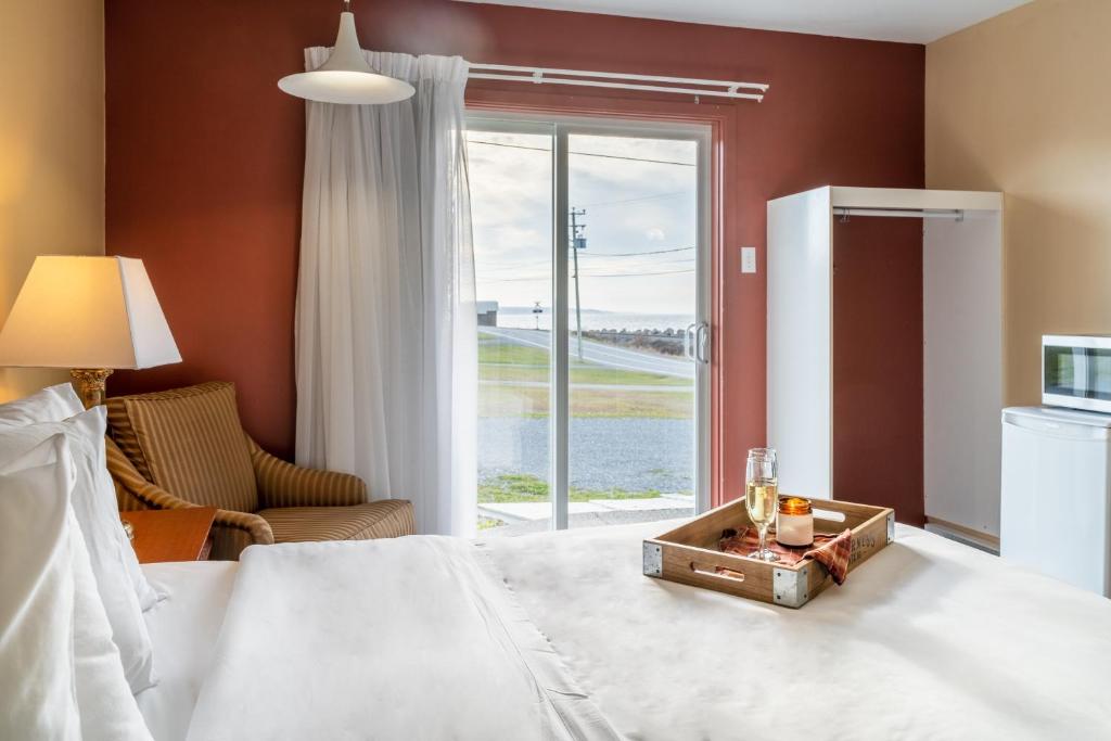 Postel nebo postele na pokoji v ubytování Hôtel Motel La Vigie
