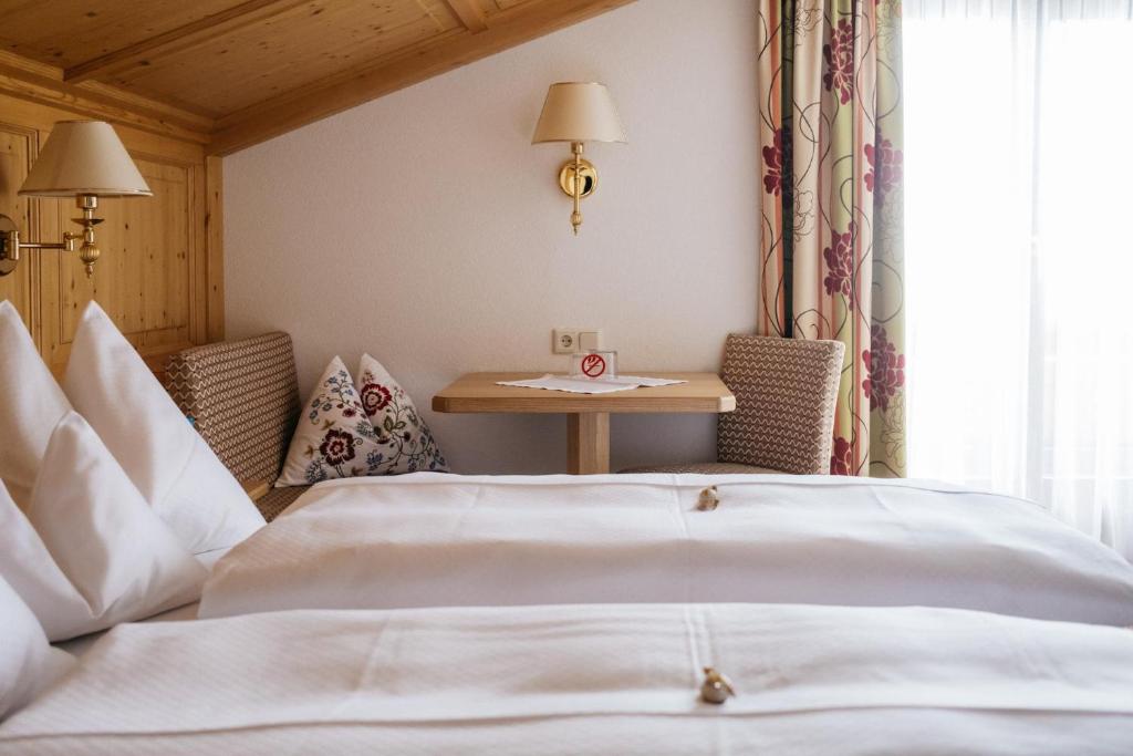 Postel nebo postele na pokoji v ubytování Hotel Kristall