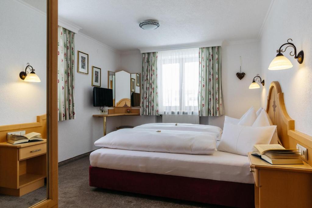 Postel nebo postele na pokoji v ubytování Hotel Kristall