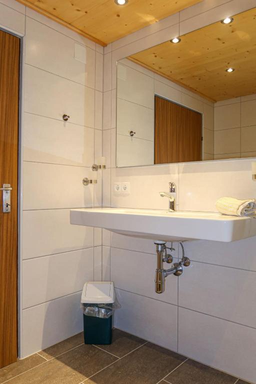 Kúpeľňa v ubytovaní Apartment Zechner-2 by Interhome