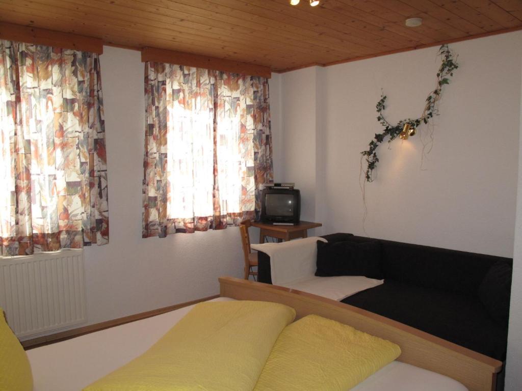 Telewizja i/lub zestaw kina domowego w obiekcie Apartment Helga-2 by Interhome