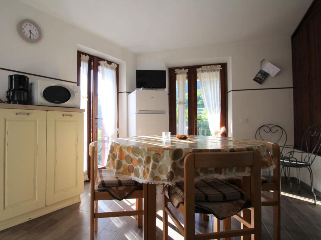 Kuchyň nebo kuchyňský kout v ubytování Apartment Adalgisa-1 by Interhome