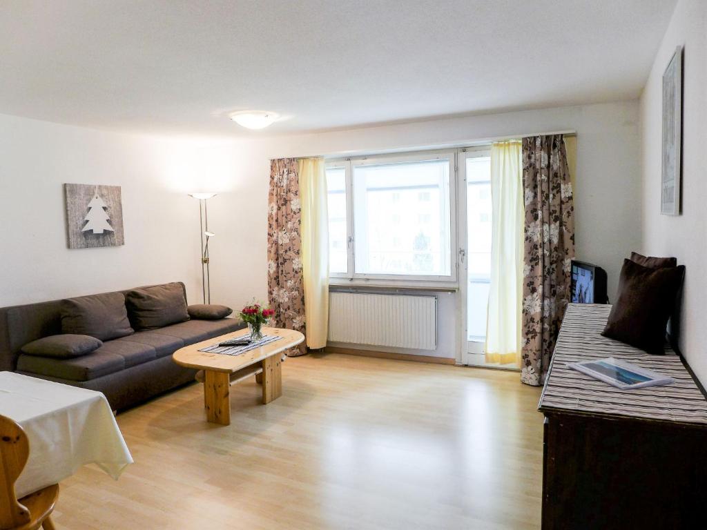 Posezení v ubytování Apartment Chesa Ova Cotschna 305 by Interhome