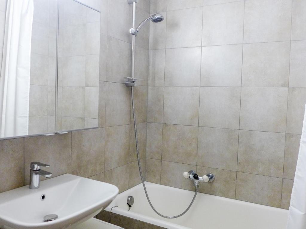 Koupelna v ubytování Apartment Galaxie 218 by Interhome