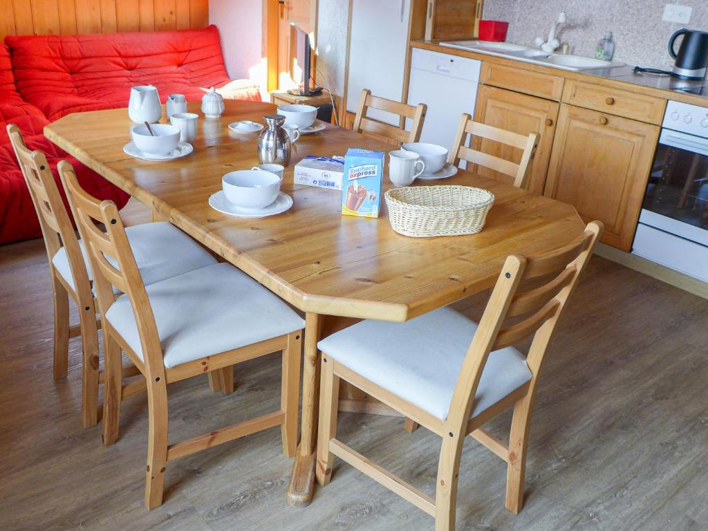 Kuchyň nebo kuchyňský kout v ubytování Apartment Pinot Gris combles by Interhome