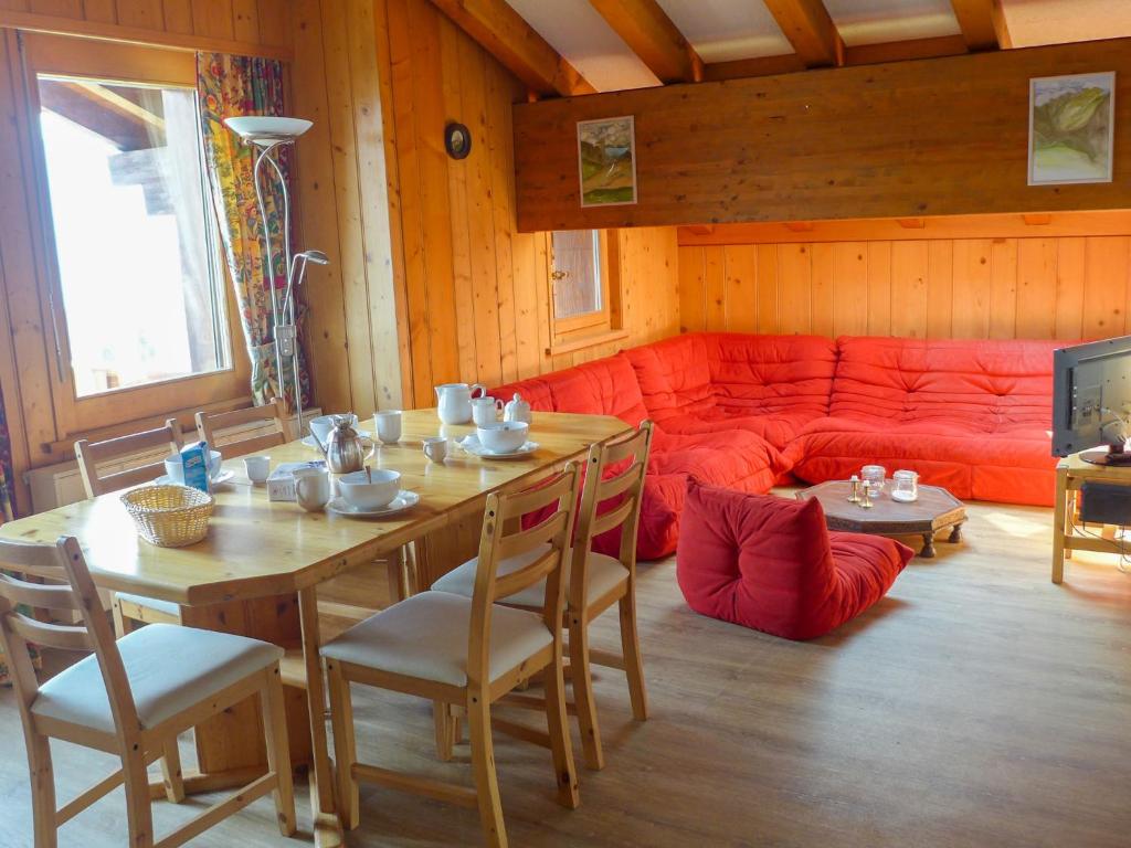 Posezení v ubytování Apartment Pinot Gris combles by Interhome