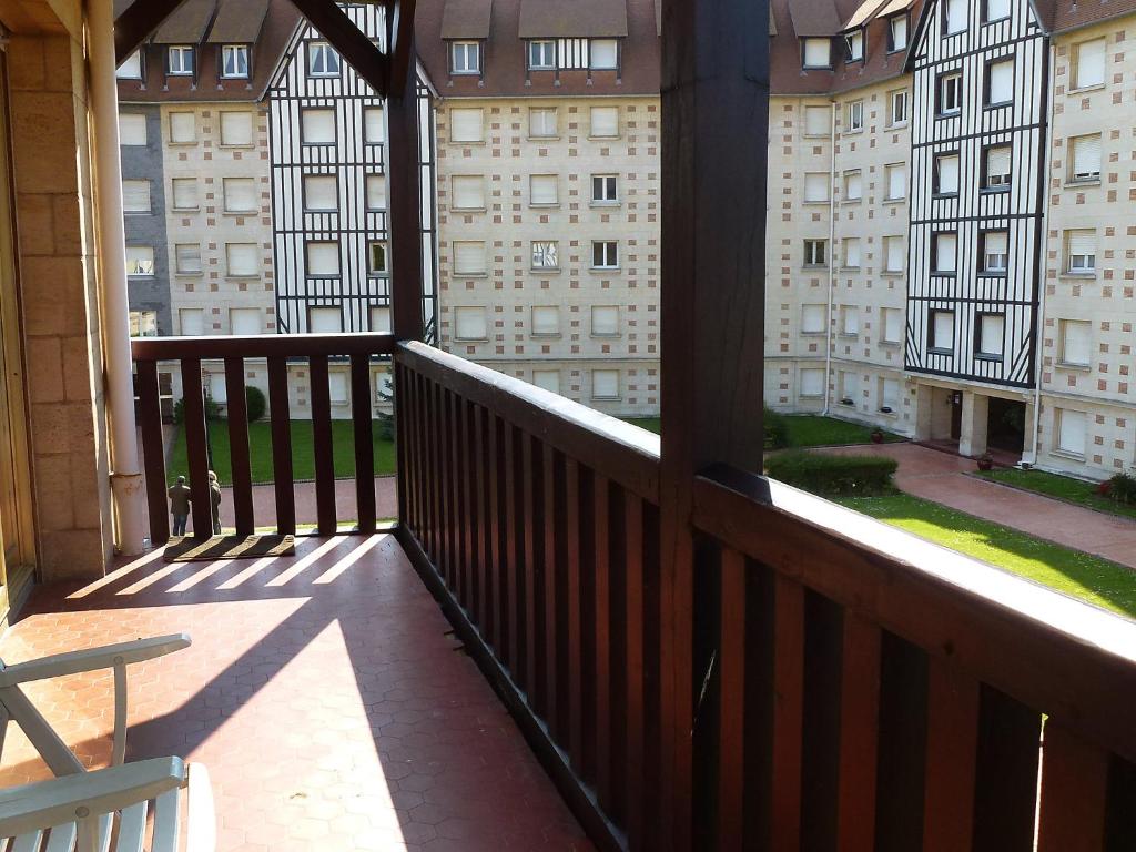 Ein Balkon oder eine Terrasse in der Unterkunft Apartment Castel Guermante by Interhome