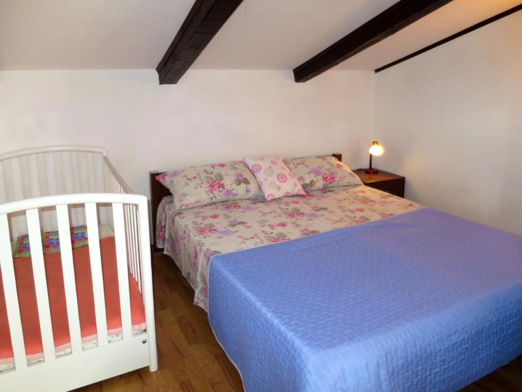 Posteľ alebo postele v izbe v ubytovaní Apartment Lukeni-1 by Interhome