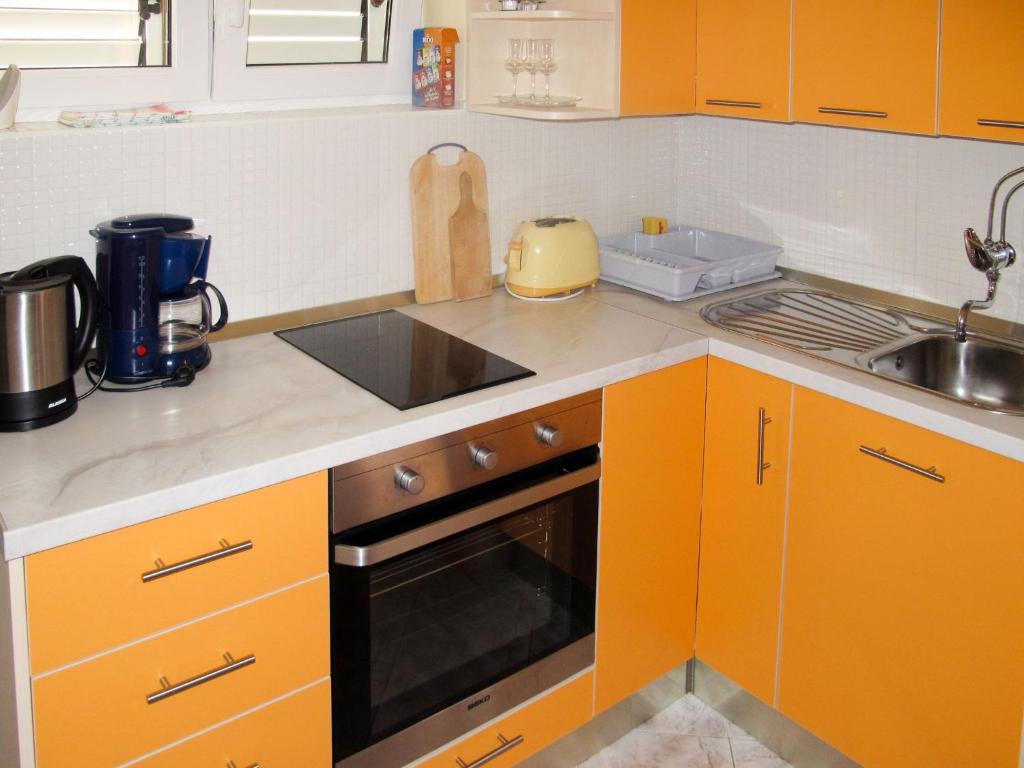 Kuchyňa alebo kuchynka v ubytovaní Apartment Giljo-1 by Interhome