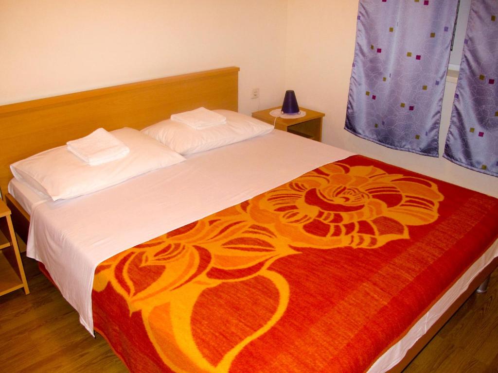 Posteľ alebo postele v izbe v ubytovaní Apartment Giljo-1 by Interhome