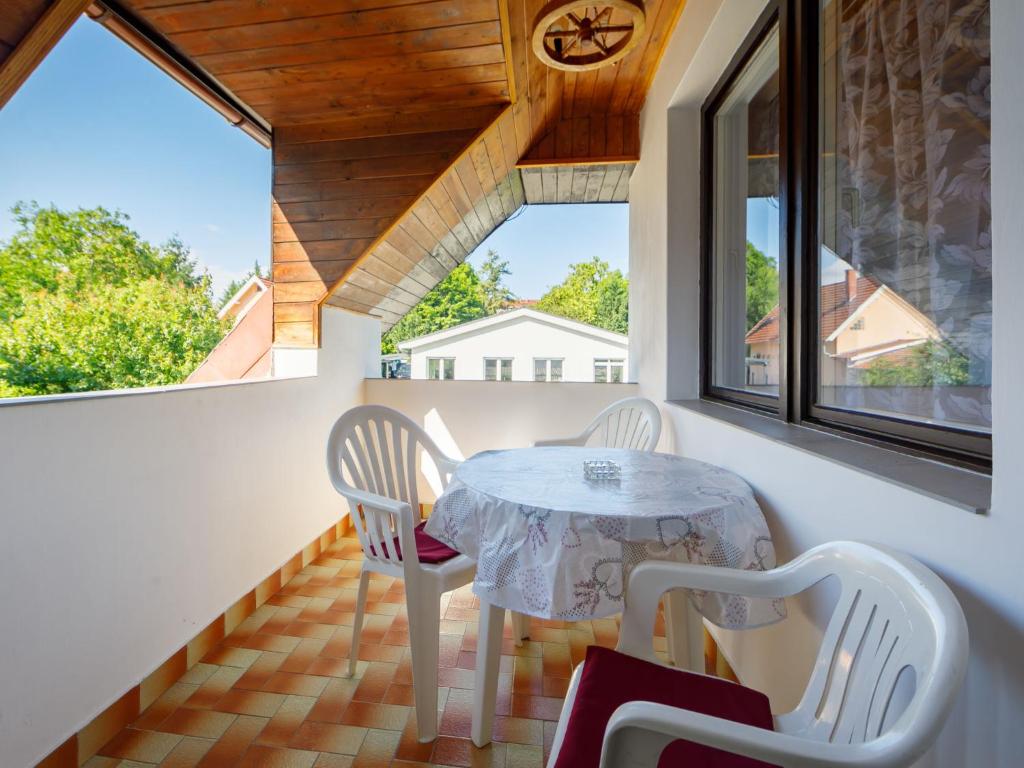 A balcony or terrace at Apartment Paulownia by Interhome