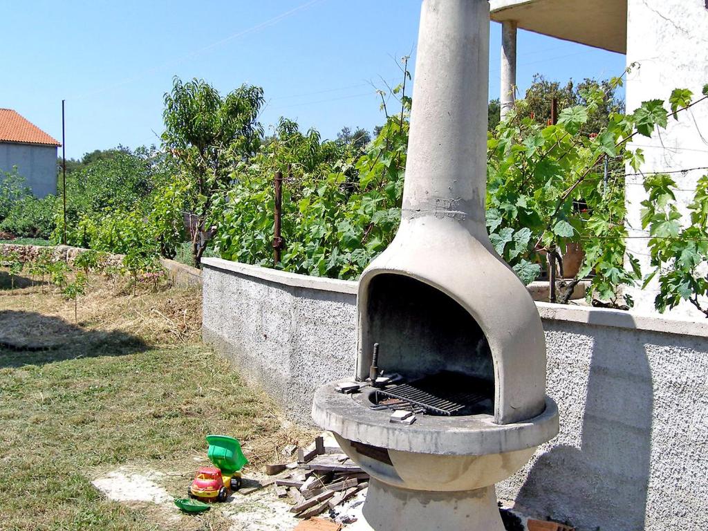 Churrasqueira dispon&iacute;vel para os h&oacute;spedes no apartamento