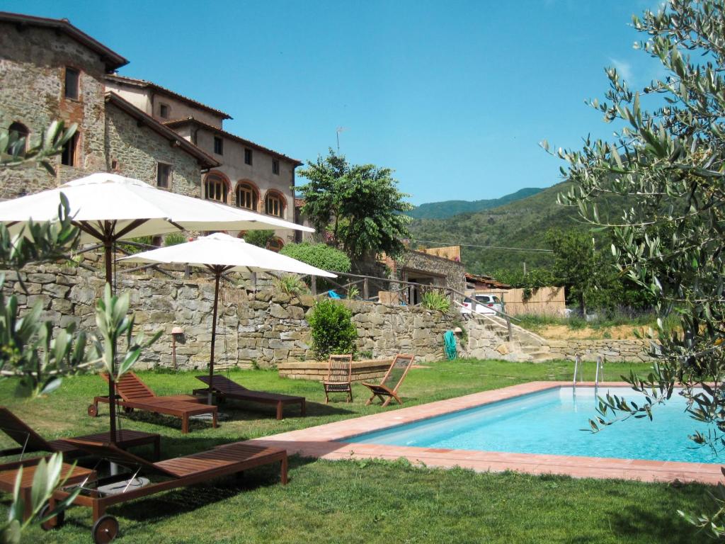 Swimming pool sa o malapit sa Holiday Home Borgo La Cella-2 by Interhome