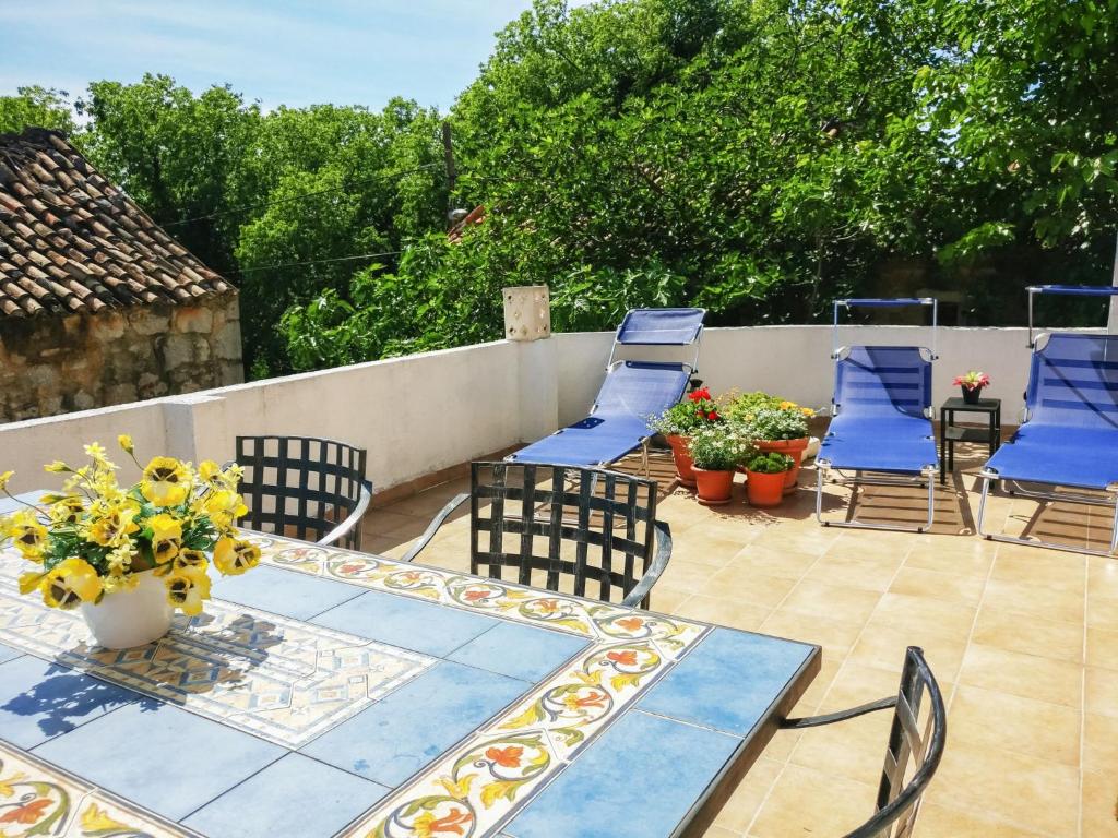 Vonkajšia záhrada v ubytovaní Holiday Home N&M by Interhome
