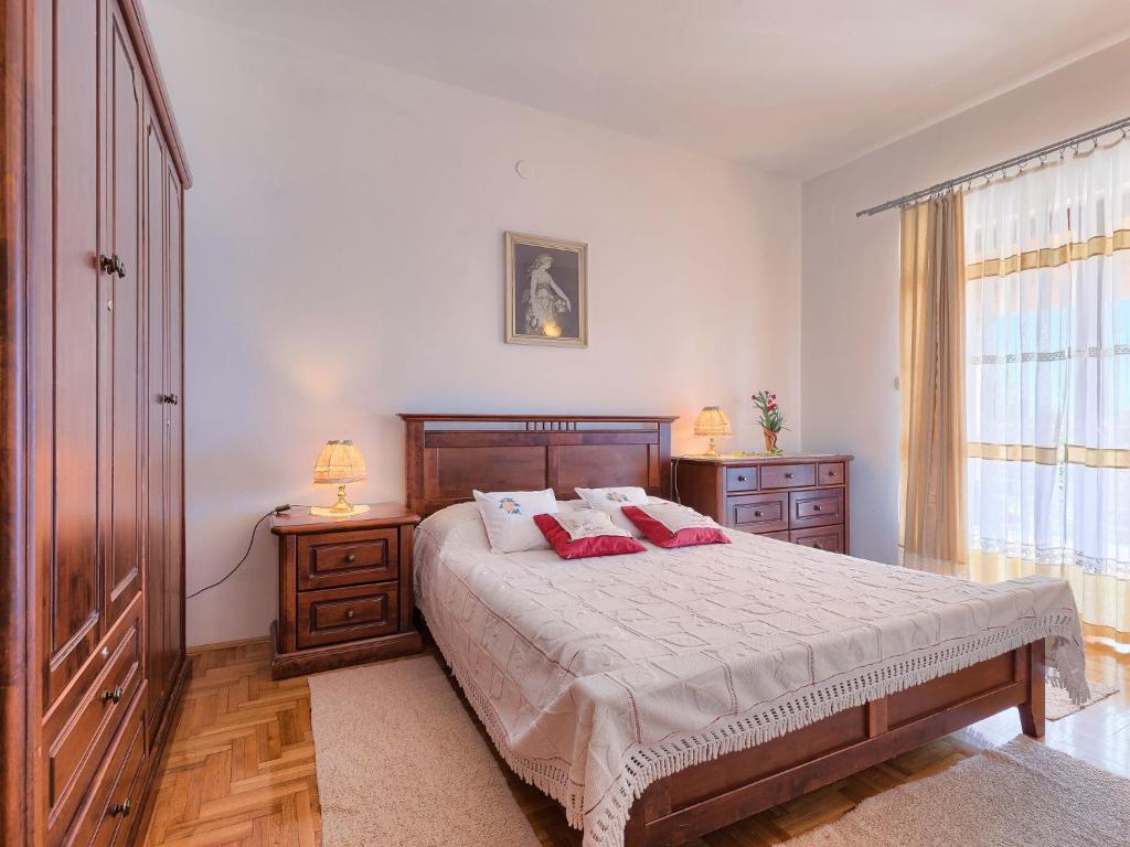 Łóżko lub łóżka w pokoju w obiekcie Holiday Home Ana Lucija by Interhome
