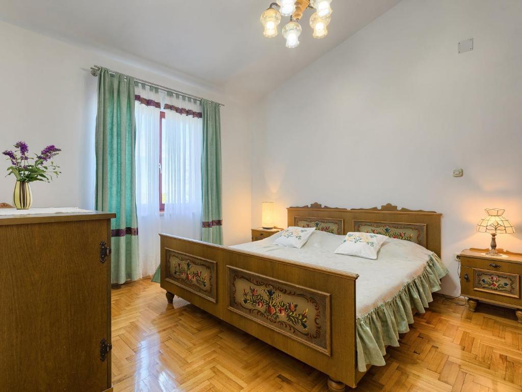 Łóżko lub łóżka w pokoju w obiekcie Holiday Home Ana Lucija by Interhome