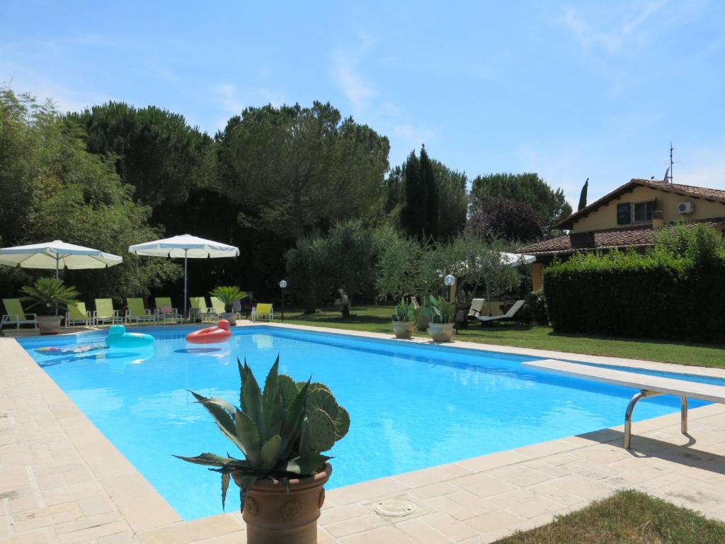 Bazén v ubytovaní Holiday Home Luisa by Interhome alebo v jeho blízkosti