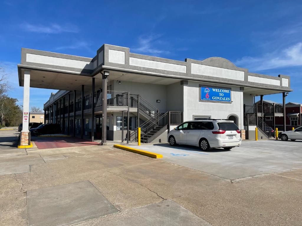 Super 6 Inn & Suites, Gonzales (updated prices 2024)