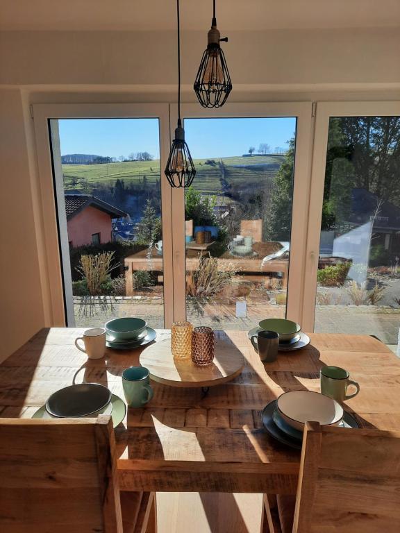 Fotografie z fotogalerie ubytování Große Auszeit Eifel mit Sauna, Kamin und Terrasse v destinaci Nettersheim