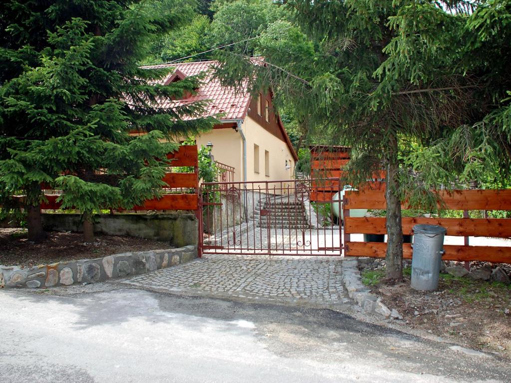 Budova, v ktorej sa dovolenkový dom nachádza