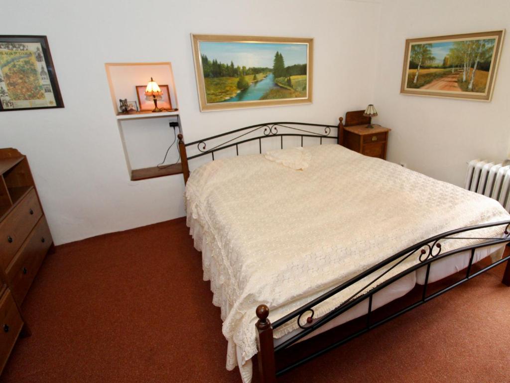 Postel nebo postele na pokoji v ubytování Apartment Prague Castle Duplex by Interhome