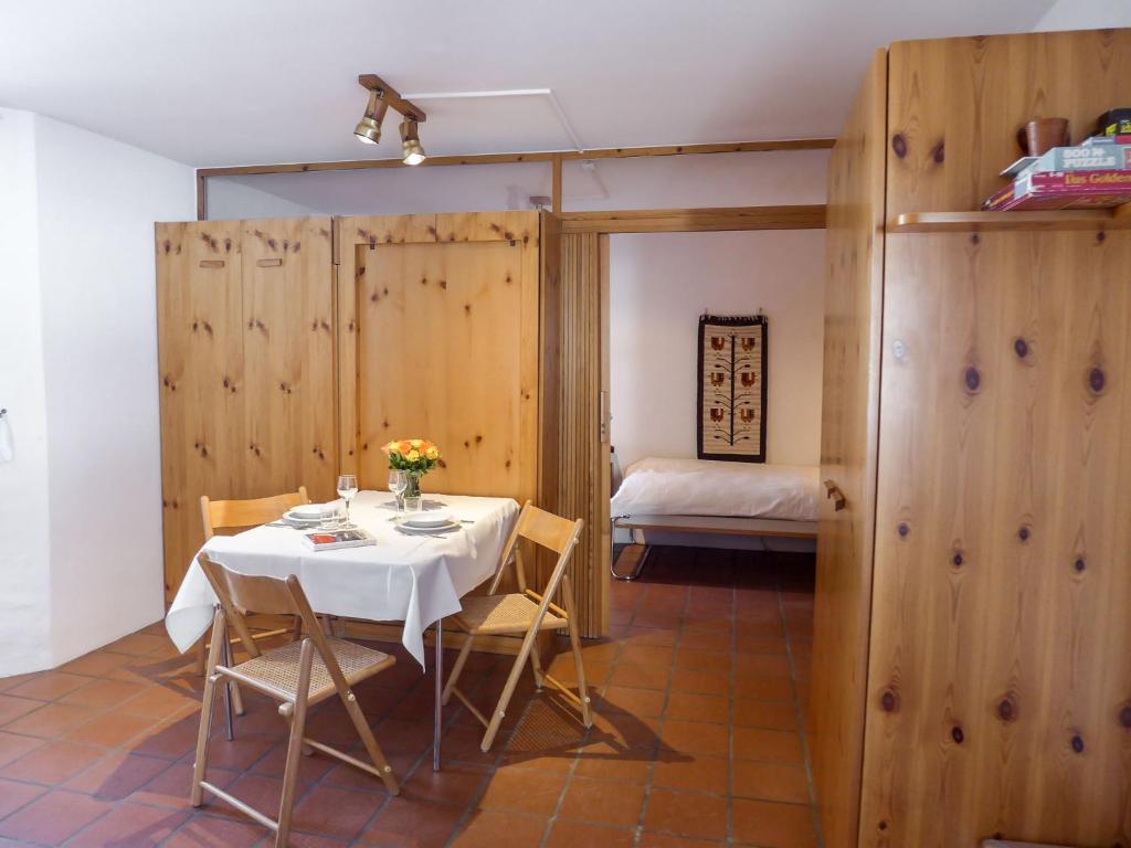 Fotografie z fotogalerie ubytování Apartment Chesa Maurus A12 by Interhome v destinaci St. Moritz