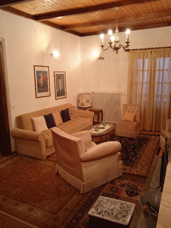 Posezení v ubytování Balkone in Montagna (Μπαλκόνι στο Βουνό )