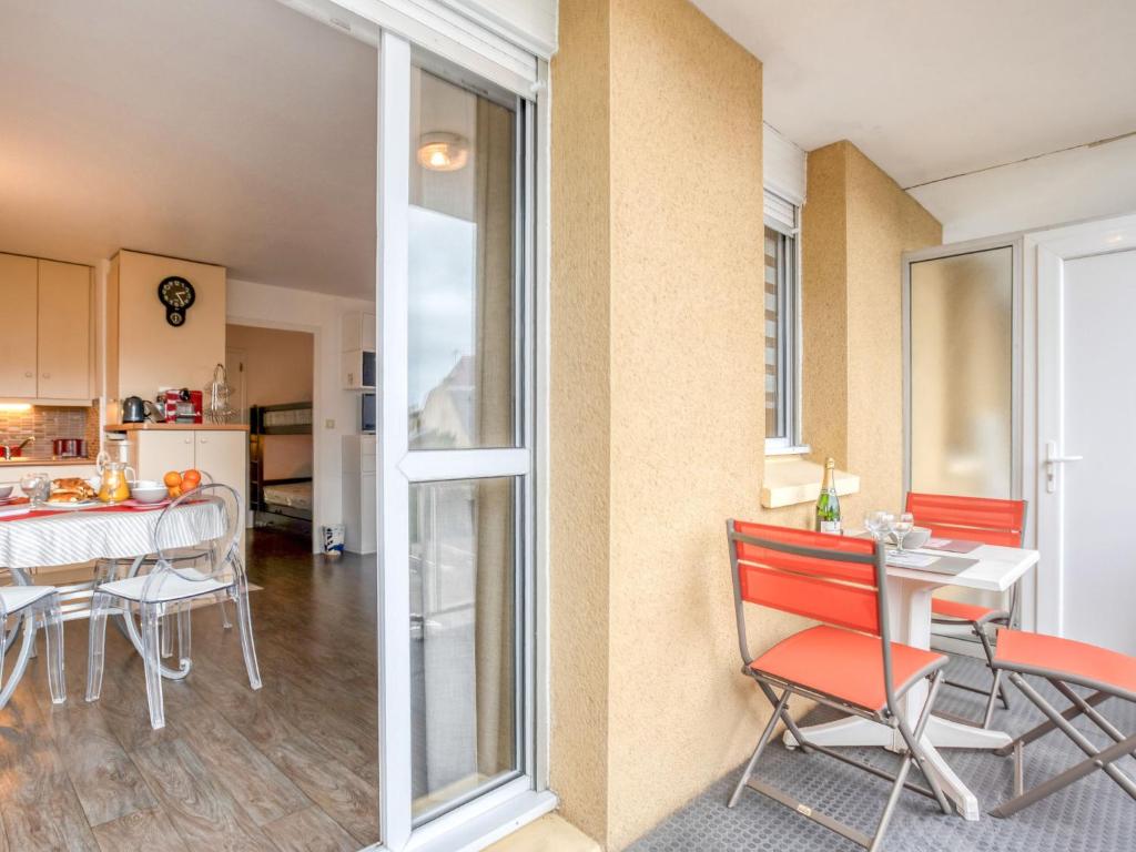 Kuchyň nebo kuchyňský kout v ubytování Studio Ty Avel-1 by Interhome