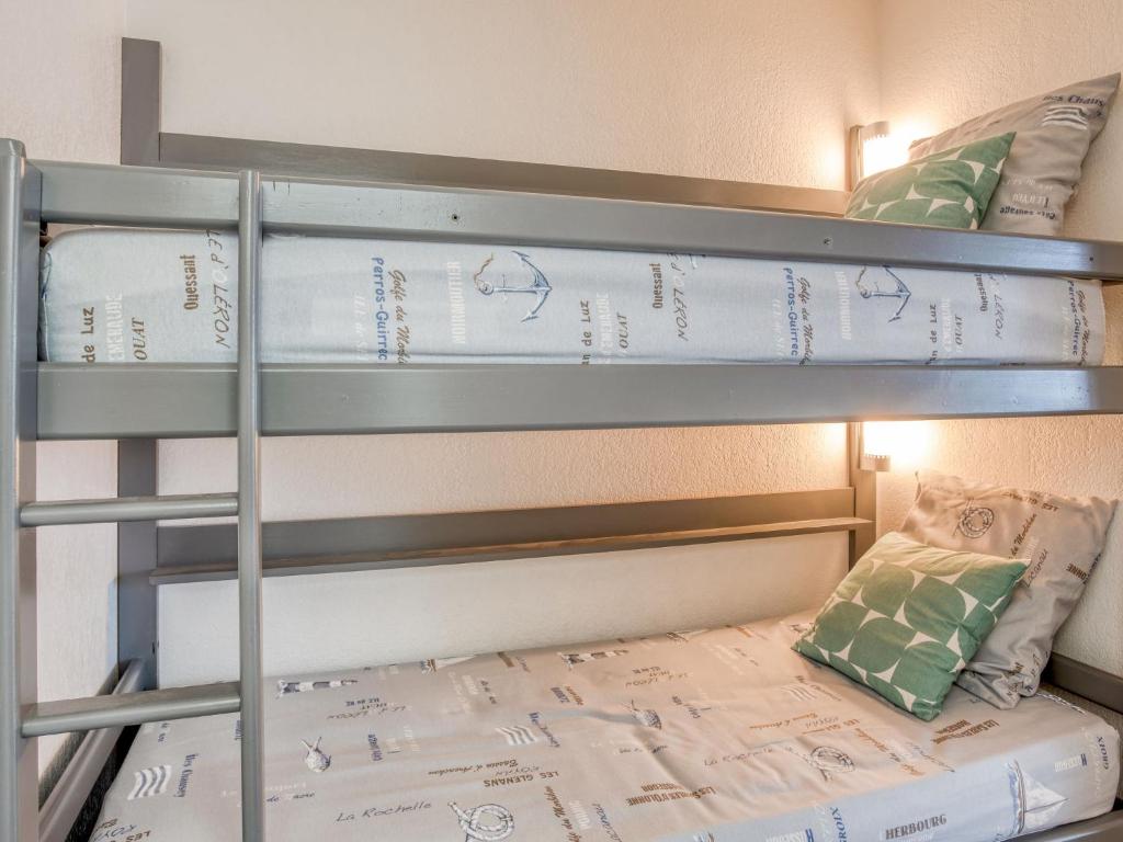 Postel nebo postele na pokoji v ubytování Studio Ty Avel-1 by Interhome