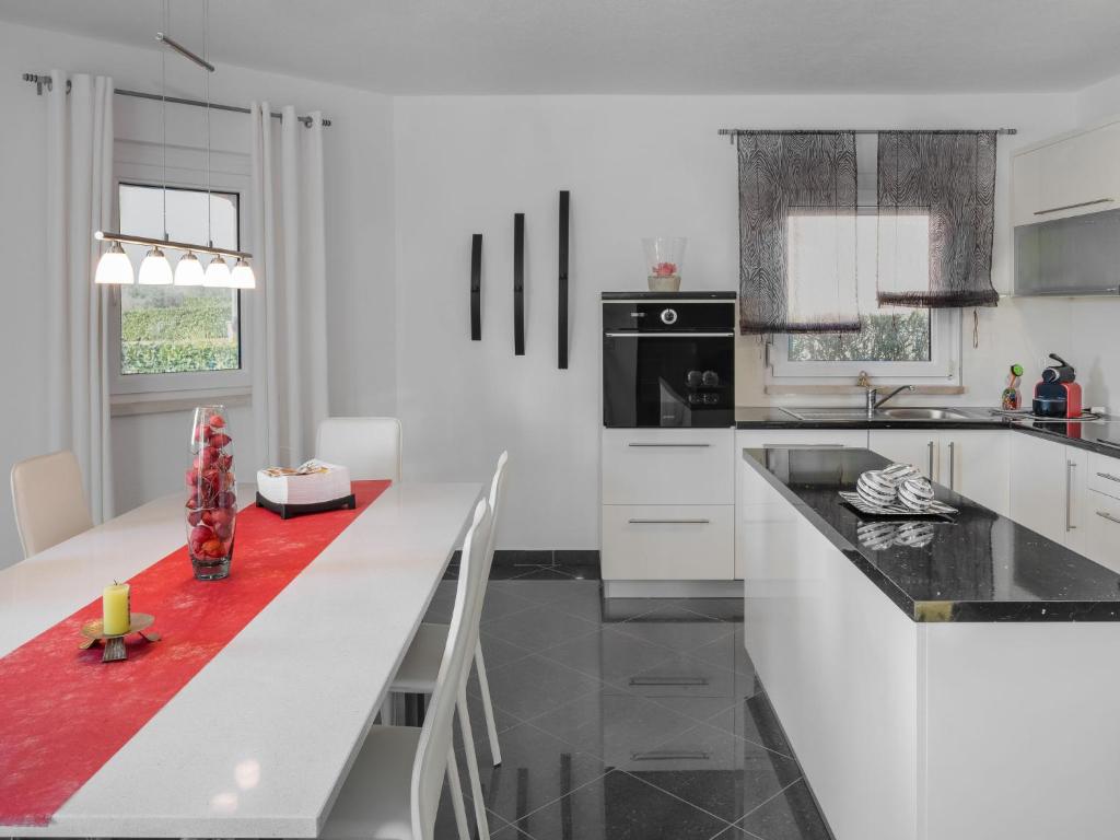 Zdjęcie z galerii obiektu Apartment Lucia-1 by Interhome w mieście Kmeti