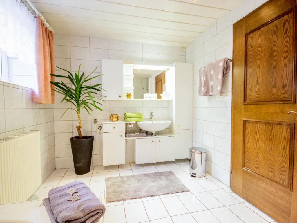 Kupatilo u objektu Apartment Gabi by Interhome