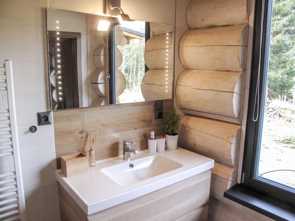 Koupelna v ubytování Chalet Srub Kuří by Interhome