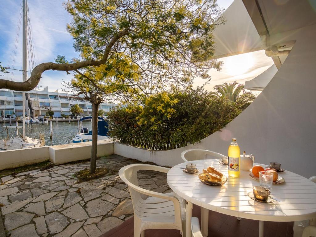 Apartment Les Marinas de la Plage II by Interhome
