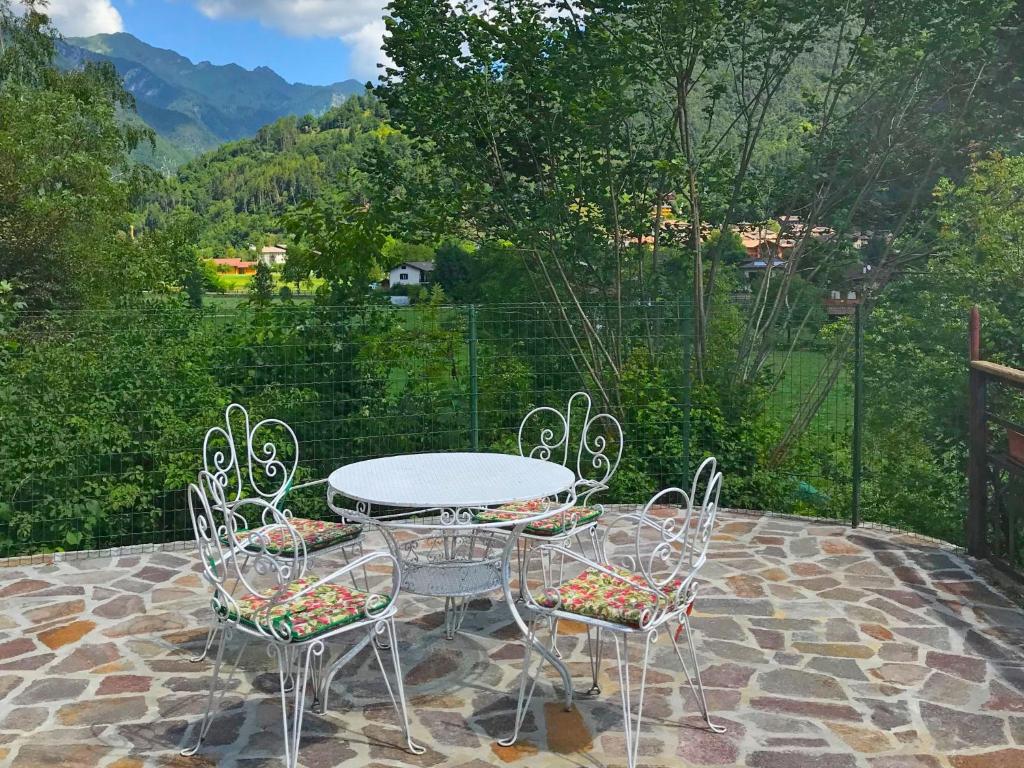A general mountain view or a mountain view taken from the holiday home