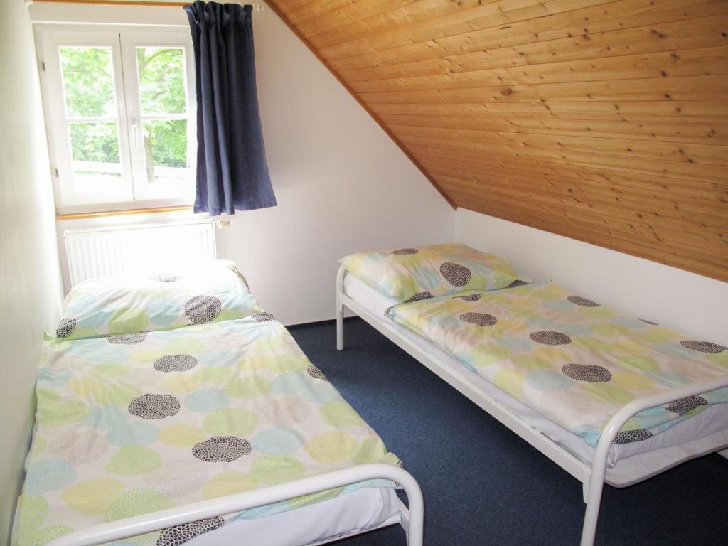 Postel nebo postele na pokoji v ubytování Holiday Home Holiday Hill 36 by Interhome