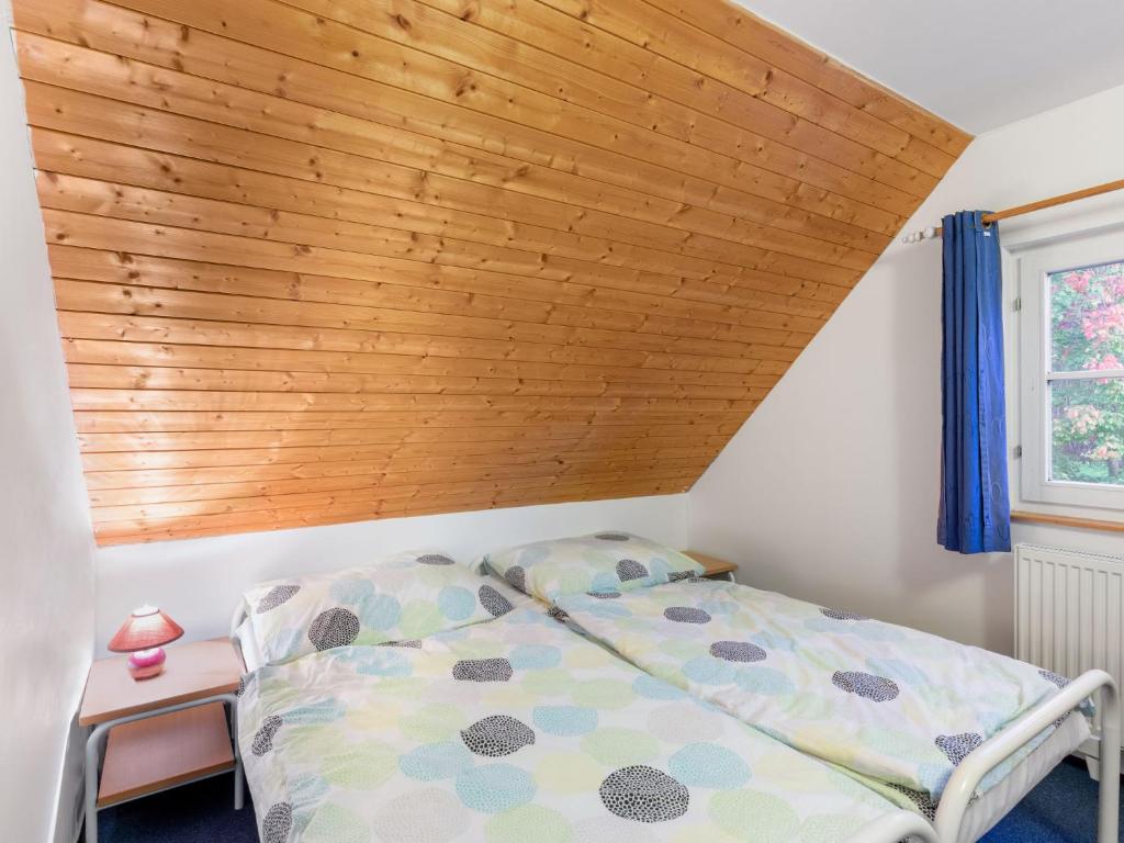 Postel nebo postele na pokoji v ubytování Holiday Home Holiday Hill 29 by Interhome