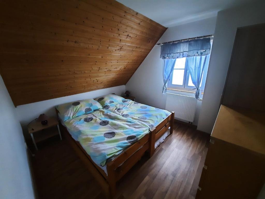 Łóżko lub łóżka w pokoju w obiekcie Holiday Home Holiday Hill 47 by Interhome
