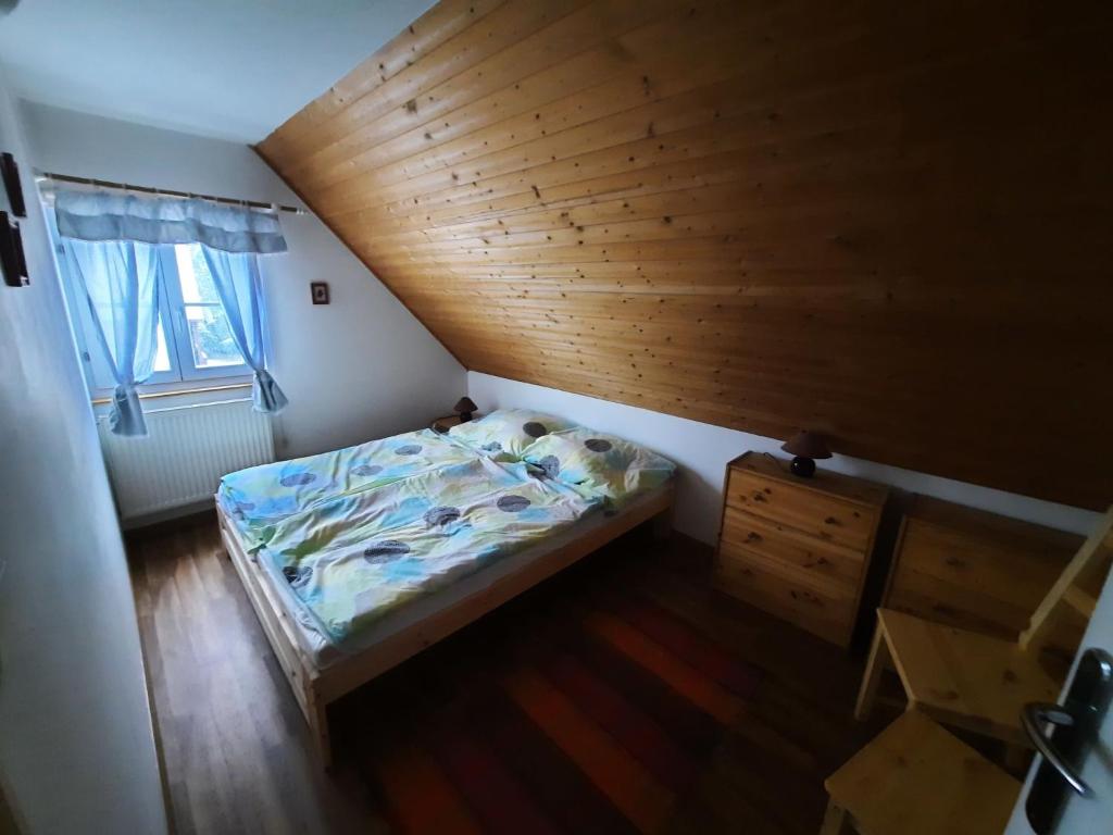 Łóżko lub łóżka w pokoju w obiekcie Holiday Home Holiday Hill 47 by Interhome