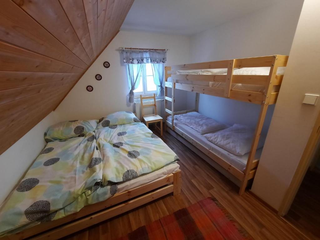 Łóżko lub łóżka w pokoju w obiekcie Holiday Home Holiday Hill 47 by Interhome
