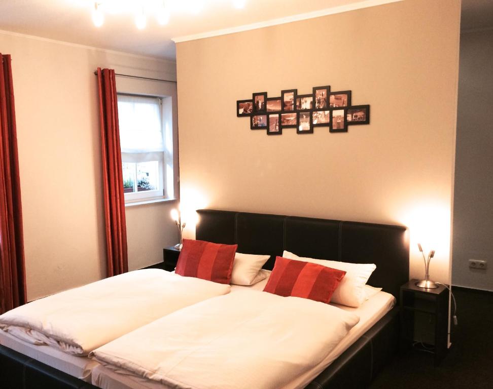 Postel nebo postele na pokoji v ubytování Hotel Zum Bären