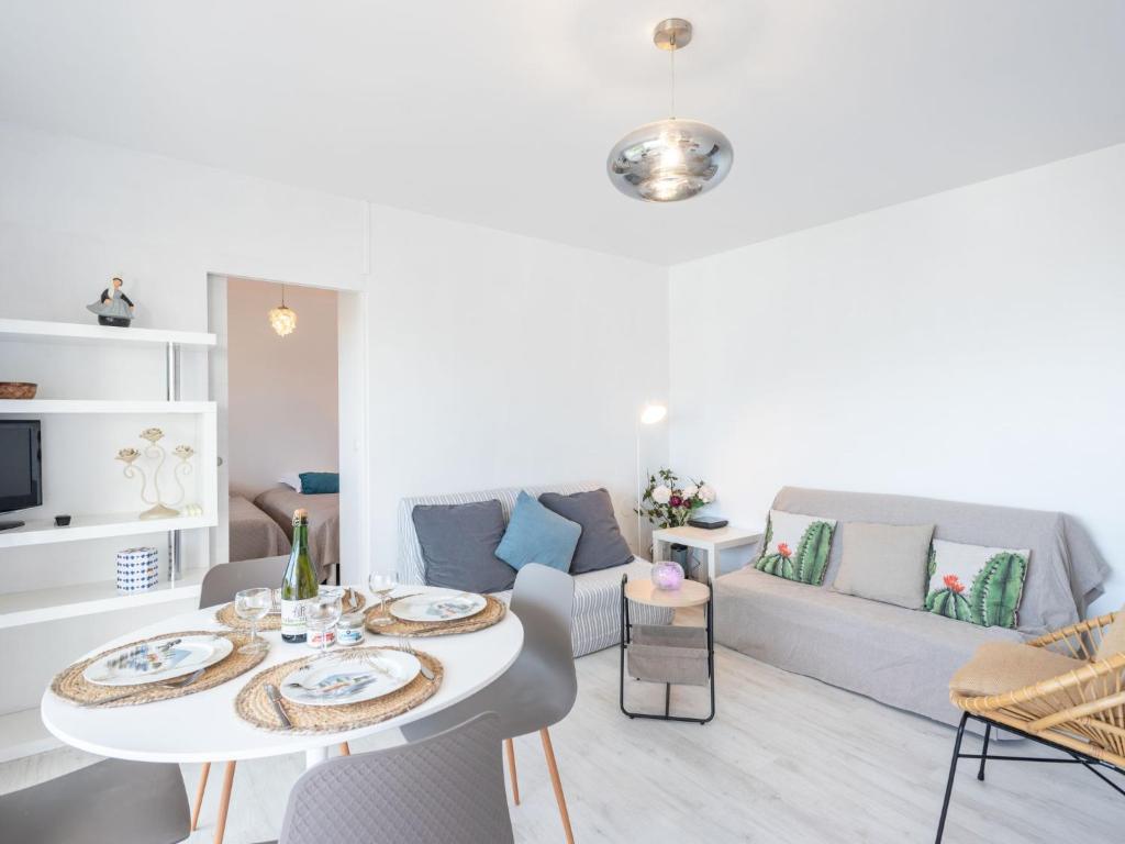Posezení v ubytování Apartment Port Haliguen Plaisance-1 by Interhome