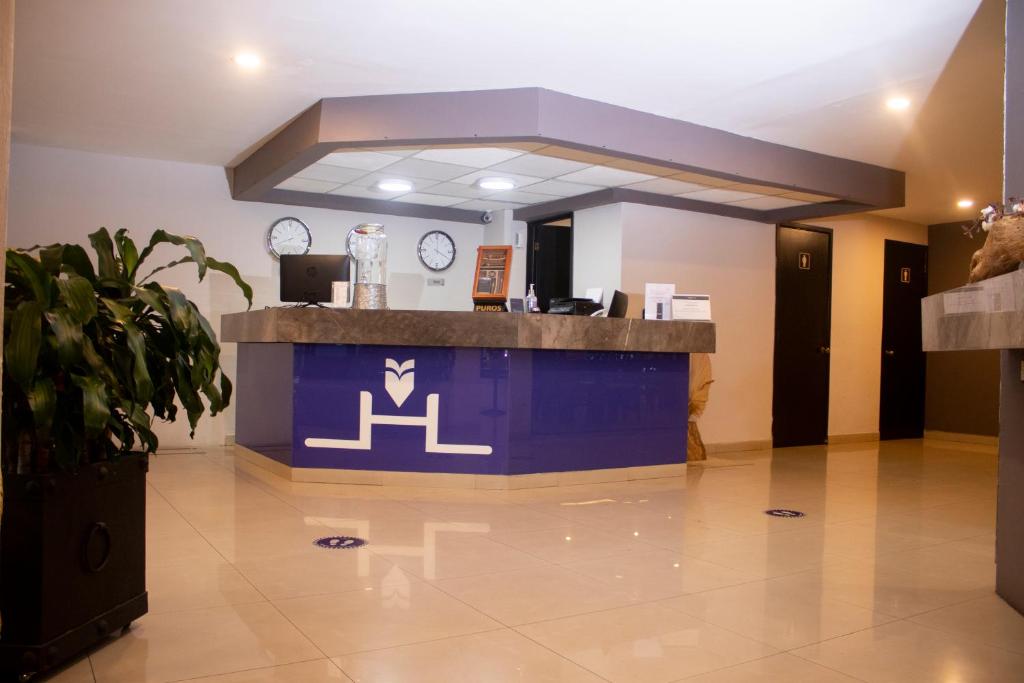 a lobby with a blue counter in a building at Hotel HAUS Express in Orizaba