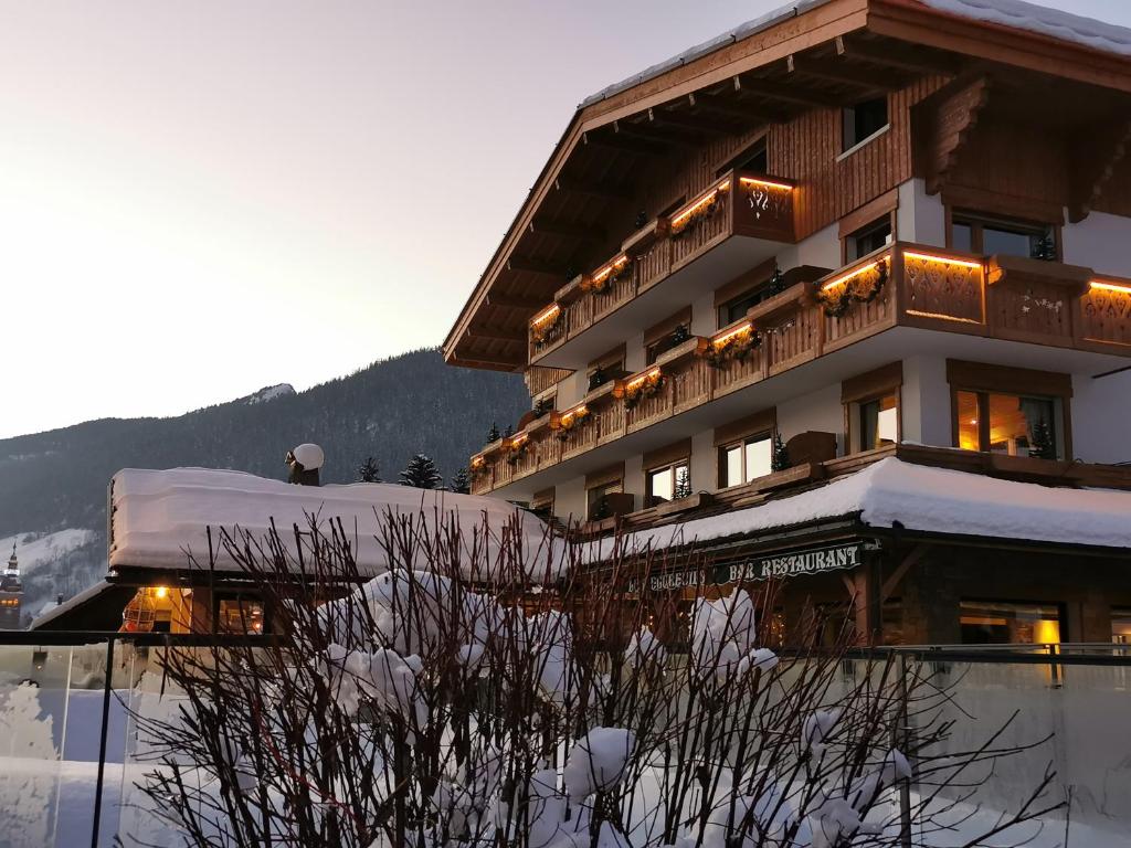 Nespecifikovaný výhled na hory nebo výhled na hory při pohledu z hotelu